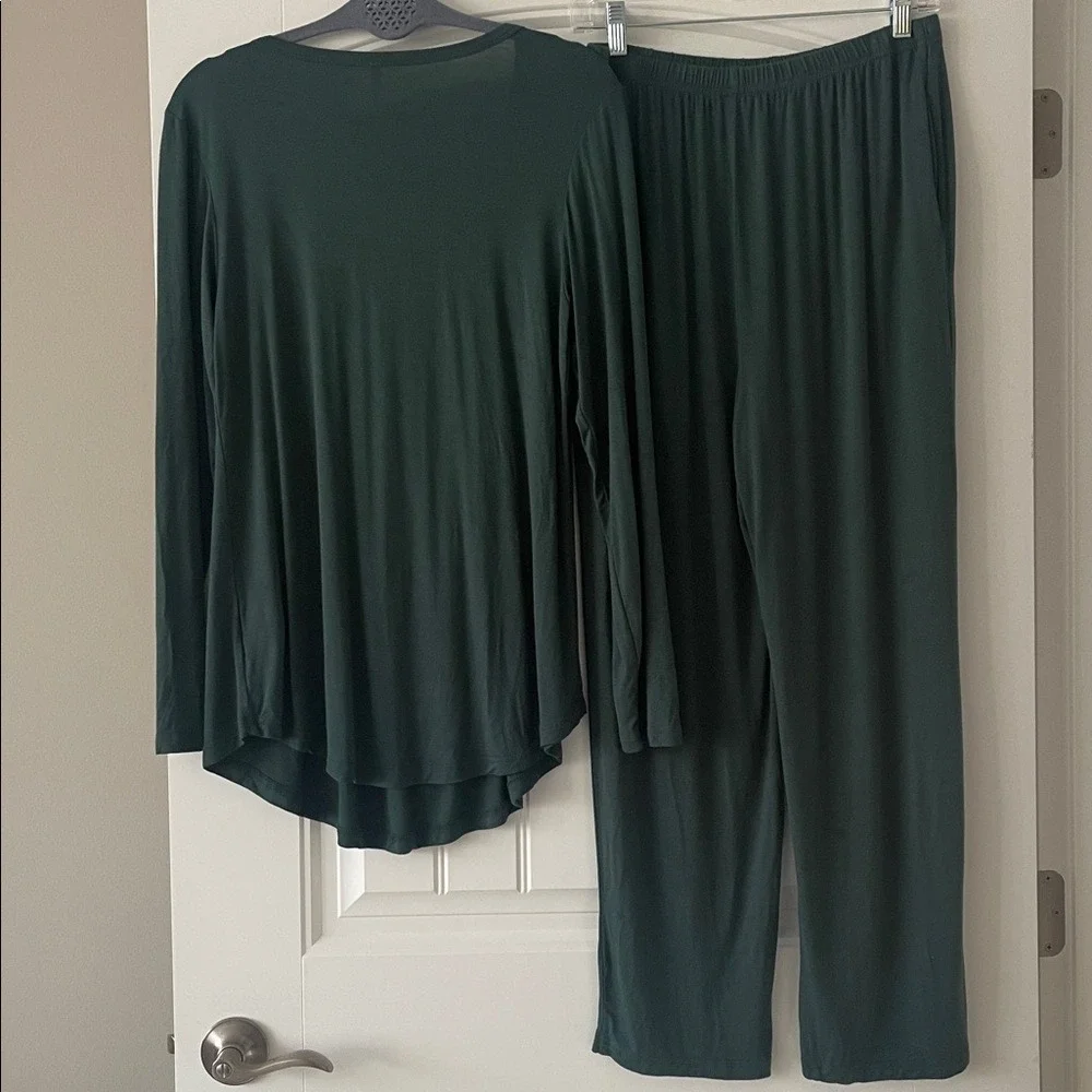 Anydeer Dark Green Long Sleeve Top and Pants Lounge PJ Set Medium‎